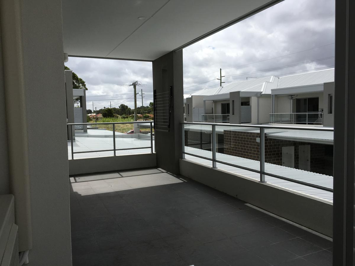 Apartment In Queens Park Perth Exterior photo